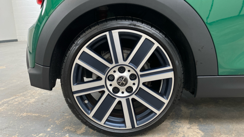MINI Hatchback 1.5 Cooper Exclusive 3dr Auto Petrol Hatchback